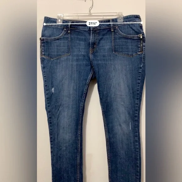 Levi’s Women Size 20 Skinny Jeans 542 Medium Wash Distressed - Picture 3 of 10